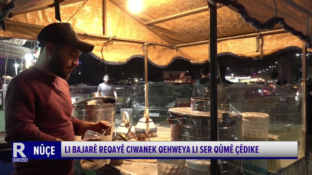 Li Bajarê Reqayê Ciwanek Qehweya Li Ser Qûmê Çêdike