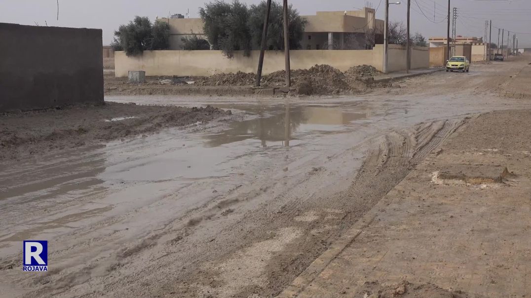 ⁣أهالي الحي الغربي في ناحية عين عيسى يطالبون بإصلاح الطرق والبلدية تستجيب