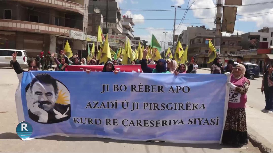 نساء قامشلو يطالبن بحرية القائد عبد الله أوجلان خلال مسيرة جماهيرية