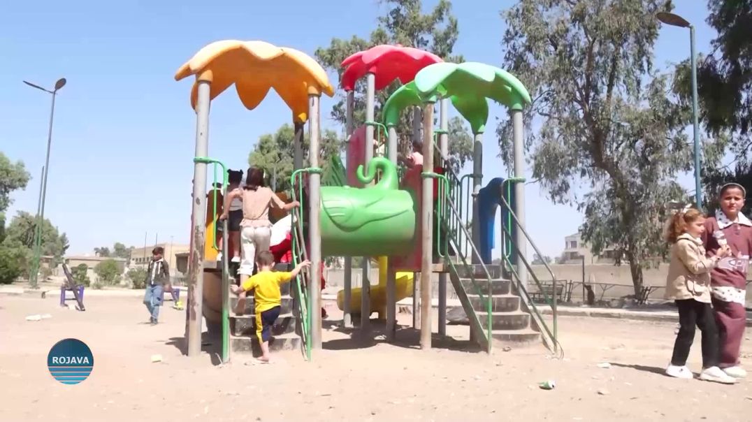 أطفال مدينة الرقة يتجولون في الحدائق العامة وساحات الألعاب وسط أجواء مبهجة بعيد الأضحى