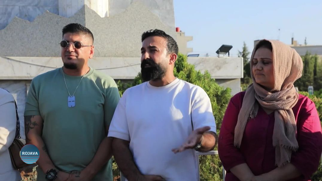 ⁣استذكاراً لثورة روج آفا وشهدائها.. فنانون كرد يزورون مزار الشهيد دليـل صاروخان