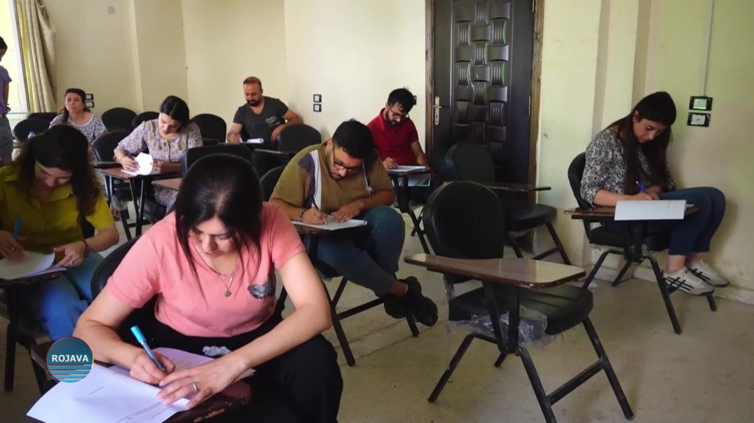 موظفو الإدارة الذاتية يتقدمون لامتحانات الفصل الثالث في اللغة والأدب الكردي بجامعة كوباني