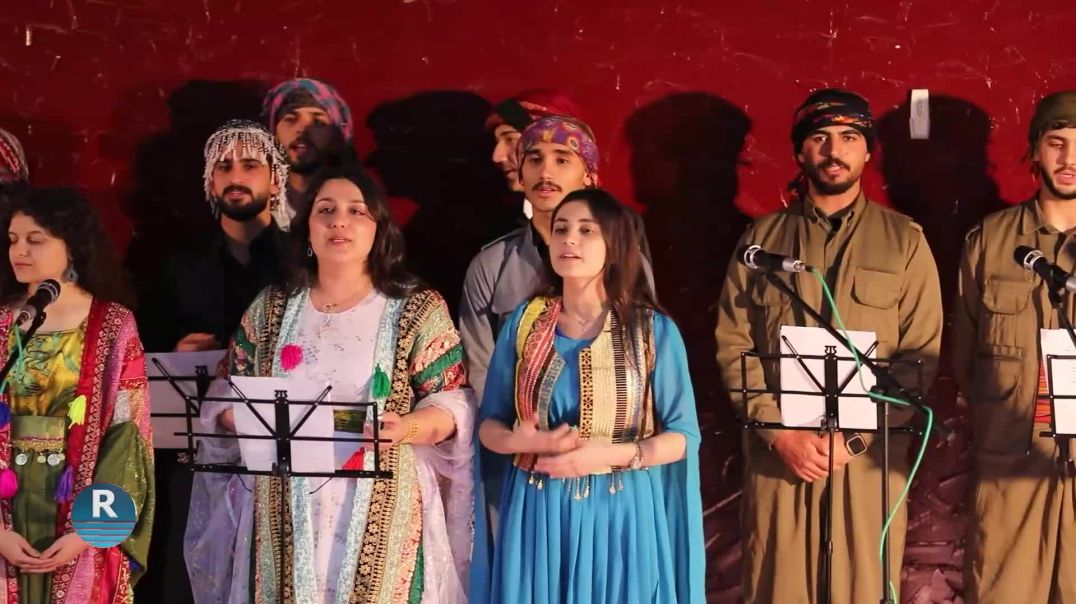 Xwendekarên Peymangeha Hunerê Li  Zanîngeh a Rojava Şahiyek Li Dar Xistin