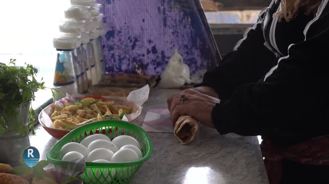 ⁣من مطبخ صغير إلى مصدر للحياة والعطاء..قصة صمود امرأة نازحة بريف الرقة
