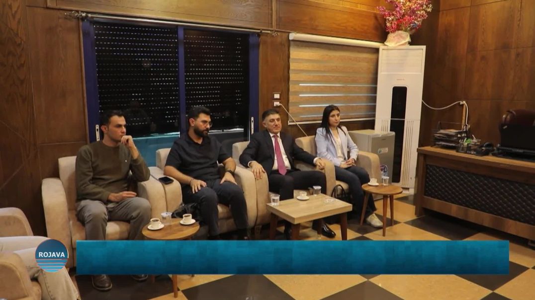 وفد من اتحاد المحامين الكورد في ألمانيا يزور قناة روجآفا في مقرها بمدينة قامشلو