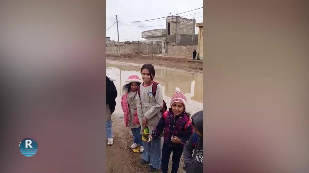 Zarokên  Amûdê  Ji Ber Xirabûyîna Riyên Dibistanên Wan Gazinan Dikin