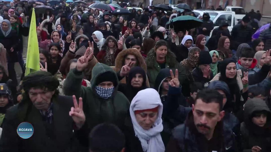 ⁣مسيرات جماهيرية حاشدة في كل من قامشلو وعامودا ومقاطعة الفرات دعما لقوات سوريا الديمقراطية