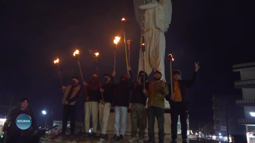 ⁣الشبيبة الثورية في كوباني يخرجون في مسيرة منددة بالمؤامرة الدولية بحق القائد عبد الله أوجلان