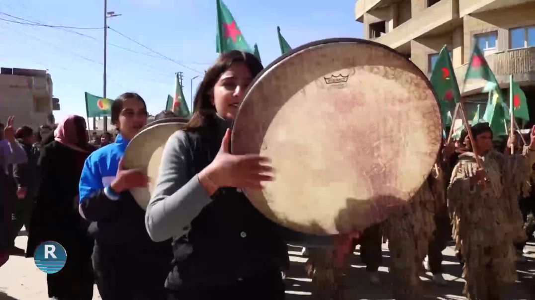 ⁣ضمن برنامج 8 من آذار.. نساء كوباني يخرجن في مسيرة حاشدة دعماً لوحدات حماية المرأة