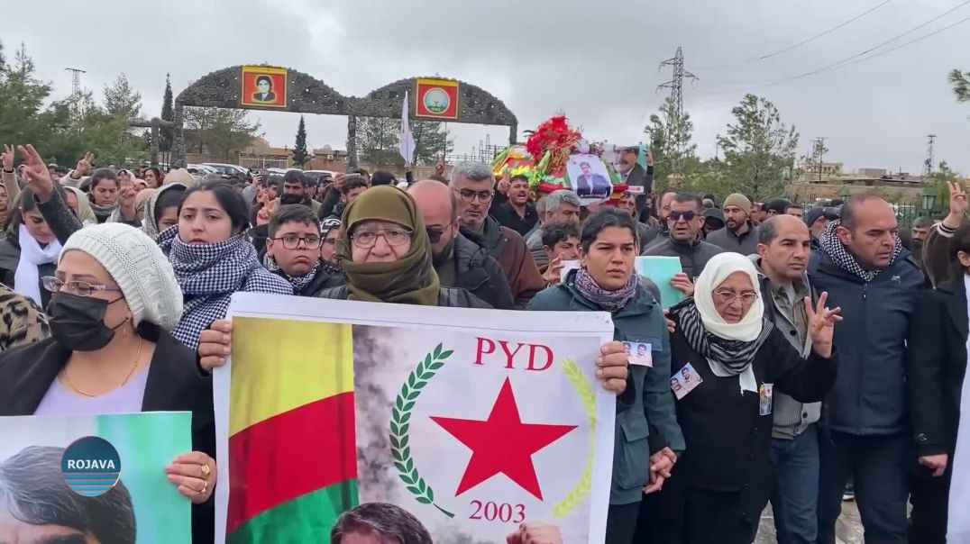 ⁣تشييع جماهيري للشهيد صالح مسلم في كوباني بمشاركة وفود سياسية واجتماعية من كردستان