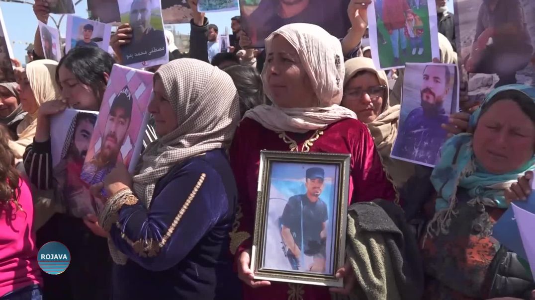 عائلات الأسرى في قامشلو تنظم وقفة احتجاجية للمطالبة بالكشف عن مصير أبنائها