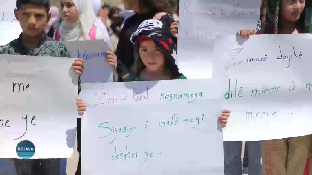 مسيرة جماهيرية في مدينة تربه سبيه للمطالبة بالاعتراف باللغة الكردية رسمياً في الدستور السوري