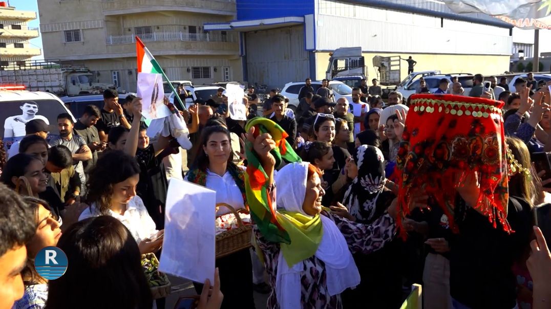 Xelkên Bajarê Qamişlo Pêşwaziya 2 Şervanên Dîlgiertîbûn Kirin