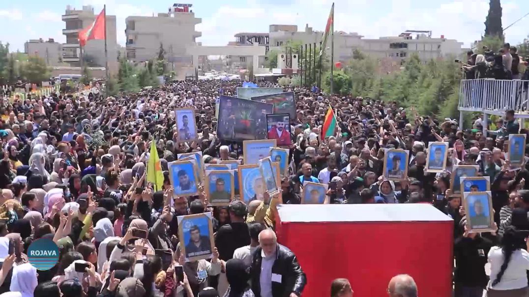 ⁣قامشلو.. تشييع شهيدين ومراسم غيابية لـ21 شهيداً من الأسايش استشهدوا في مقاومة الشيخ مقصود