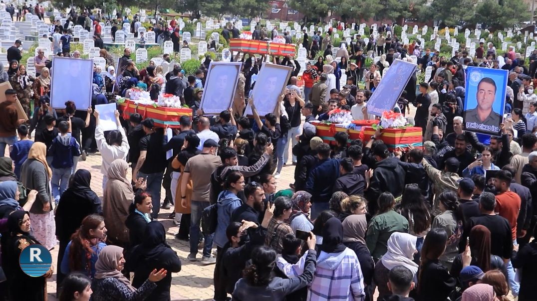 بحشود غفيرة.. أهالي قامشلو يشيّعون جثامين 7 شهداء ويجددون العهد بمواصلة الدرب
